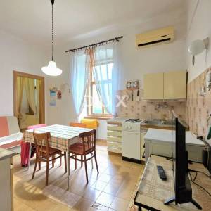 ISTRA, PULA, VERUDA - 3SS+DB Prostrani stan u austrougarskoj vili s garažom i vrtom, 136 m²
