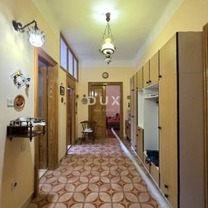 ISTRA, PULA, VERUDA - 3SS+DB Prostrani stan u austrougarskoj vili s garažom i vrtom, 136 m²