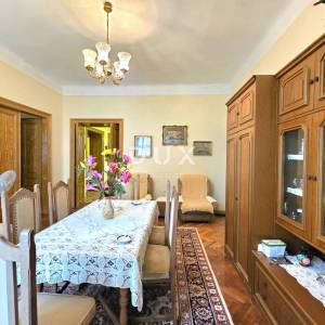 ISTRA, PULA, VERUDA - 3SS+DB Prostrani stan u austrougarskoj vili s garažom i vrtom, 136 m²