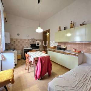 ISTRA, PULA, VERUDA - 3SS+DB Prostrani stan u austrougarskoj vili s garažom i vrtom, 136 m²