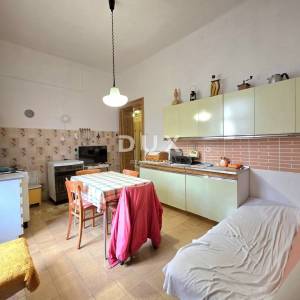 ISTRA, PULA, VERUDA - 3SS+DB Prostrani stan u austrougarskoj vili s garažom i vrtom, 136 m²