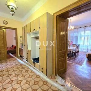 ISTRA, PULA, VERUDA - 3SS+DB Prostrani stan u austrougarskoj vili s garažom i vrtom, 136 m²