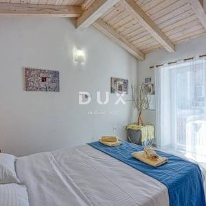 ISTRA, SVETI LOVREČ - Kamena kuća s bazenom