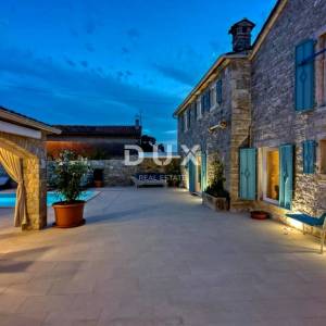 ISTRA, SVETI LOVREČ - Kamena kuća s bazenom