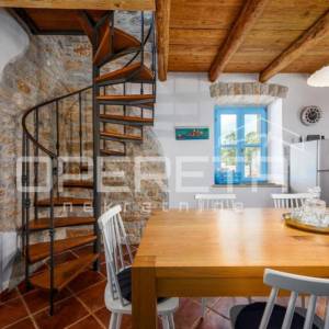 ISTRA, SVETI LOVREČ - Kamena kuća s bazenom