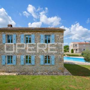 ISTRA, SVETI LOVREČ - Kamena kuća s bazenom