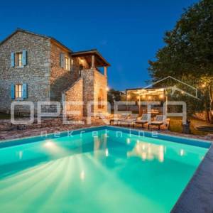 ISTRA, SVETI LOVREČ - Kamena kuća s bazenom