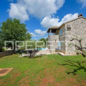 ISTRA, SVETI LOVREČ - Kamena kuća s bazenom