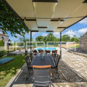 ISTRA, SVETI LOVREČ - Kamena kuća s bazenom