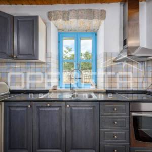 ISTRA, SVETI LOVREČ - Kamena kuća s bazenom