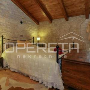 Istra, Svetvinčenat okolica-istarska kamena kuća s bazenom