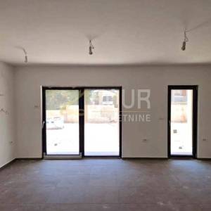 Istra, Svetvinčenat, samostojeća kuća s bazenom