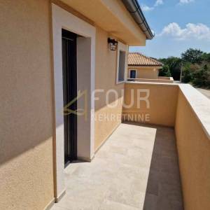 Istra, Svetvinčenat, samostojeća kuća s bazenom