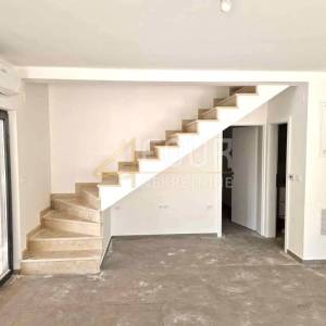 Istra, Svetvinčenat, samostojeća kuća s bazenom