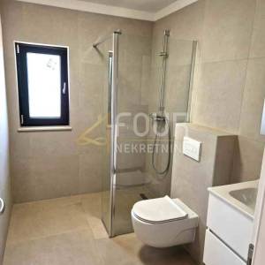 Istra, Svetvinčenat, samostojeća kuća s bazenom