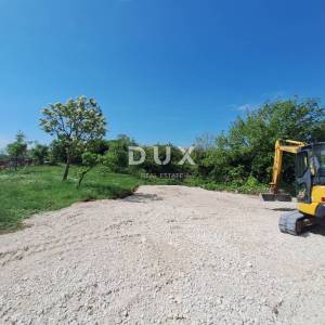 ISTRA, SVETVINČENAT – Zemljište s pravomoćnom dozvolom i projektom kuće s bazenom