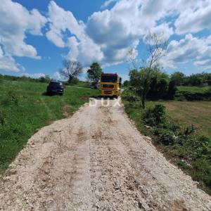 ISTRA, SVETVINČENAT – Zemljište s pravomoćnom dozvolom i projektom kuće s bazenom