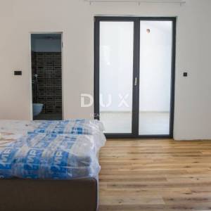 ISTRA, VIŠNJAN - Kuća s bazenom na rubu naselja