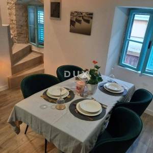 ISTRA, VODNJAN Adaptirana kuća s dva apartmana