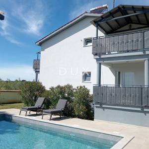 ISTRA,VALTURA - Apartmanska kuća