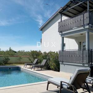 ISTRA,VALTURA - Apartmanska kuća