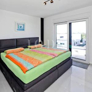 IZUZETNA PRILIKA!! Moderna villa s pogledom na more