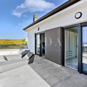 IZUZETNA PRILIKA! Moderna villa s pogledom na more