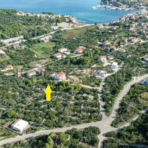 Izvanredno građevinsko zemljište u Lumbardi: Savršeno za miran boravak i investi