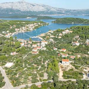 Izvanredno građevinsko zemljište u Lumbardi: Savršeno za miran boravak i investi