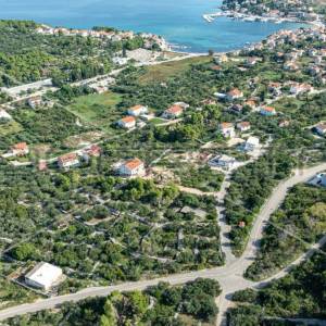 Izvanredno građevinsko zemljište u Lumbardi: Savršeno za miran boravak i investi