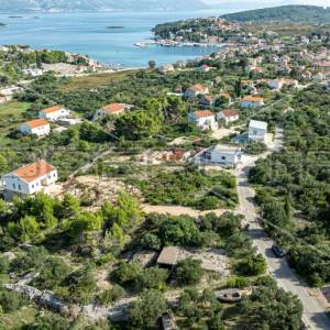 Izvanredno građevinsko zemljište u Lumbardi: Savršeno za miran boravak i investi
