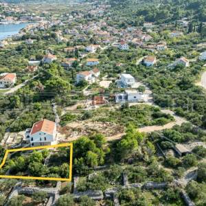 Izvanredno građevinsko zemljište u Lumbardi: Savršeno za miran boravak i investi