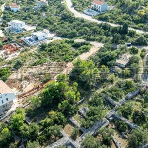 Izvanredno građevinsko zemljište u Lumbardi: Savršeno za miran boravak i investi