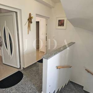 Jadranovo kuća sa četiri stana