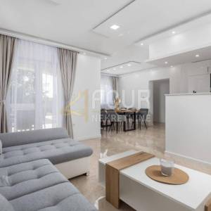 Jadranovo, samostojeća kuća s bazenom, 175m2, pogled na more