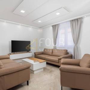 Jadranovo, samostojeća kuća s bazenom, 175m2, pogled na more
