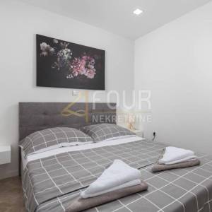 Jadranovo, samostojeća kuća s bazenom, 175m2, pogled na more