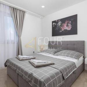 Jadranovo, samostojeća kuća s bazenom, 175m2, pogled na more