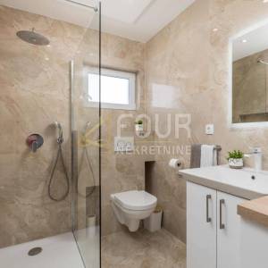 Jadranovo, samostojeća kuća s bazenom, 175m2, pogled na more