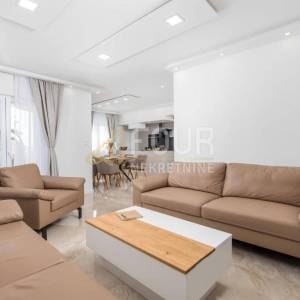 Jadranovo, samostojeća kuća s bazenom, 175m2, pogled na more
