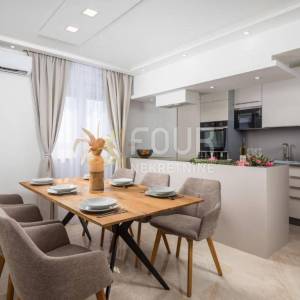 Jadranovo, samostojeća kuća s bazenom, 175m2, pogled na more