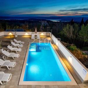 Jadranovo, samostojeća kuća s bazenom, 175m2, pogled na more