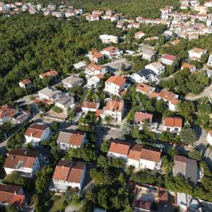JADRANOVO stan s garažom, ljetnom kuhinjom i konobom