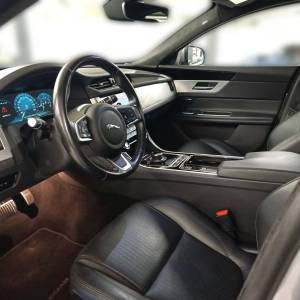 Jaguar XF PRESTIGE 2.0D 180 AWD