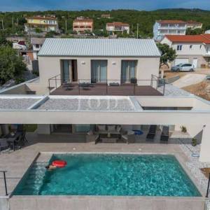 Jedinstvena vila s bazenom 