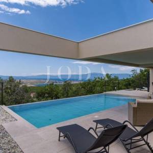 Jedinstvena vila s bazenom 