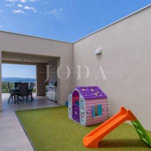 Jedinstvena vila s bazenom 