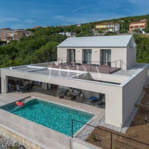 Jedinstvena vila s bazenom 