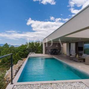 Jedinstvena vila s bazenom 