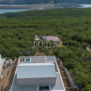 Jedinstvena vila s bazenom 
